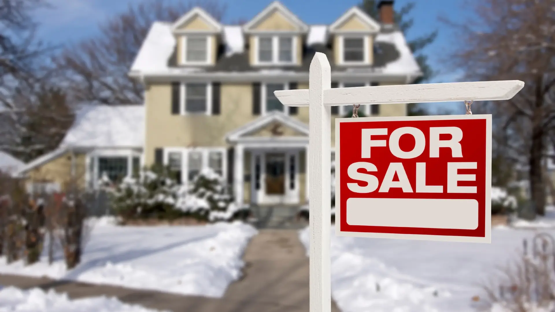 Selling Your Home During the Holidays: Tips to Shine and Succeed